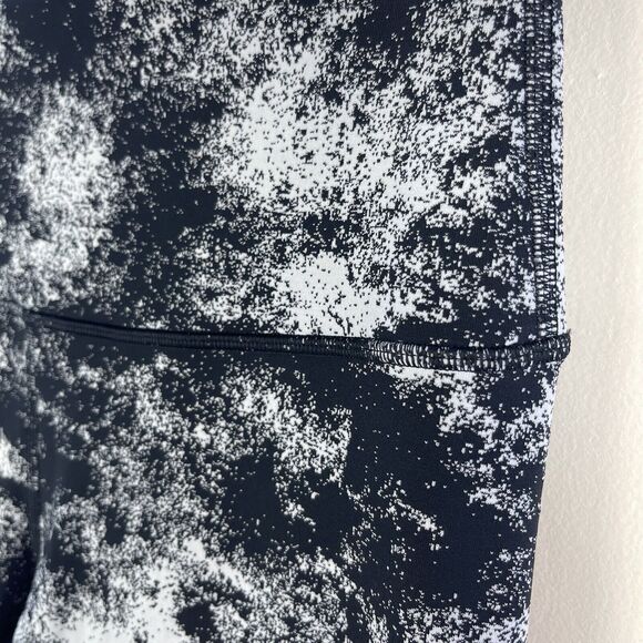 Lululemon Wunder Under Lunar New Year  Black White Leggings Women’s Size‎ 8 - Picture 6 of 13